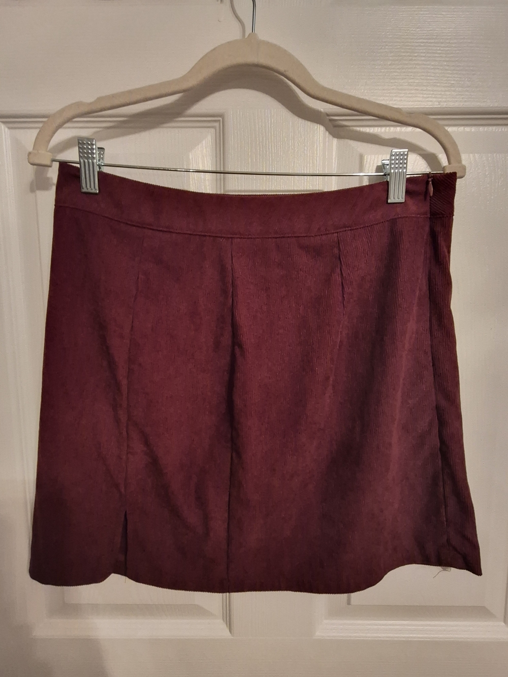 SHEIN Wine Mini Skirt with Front Pleats